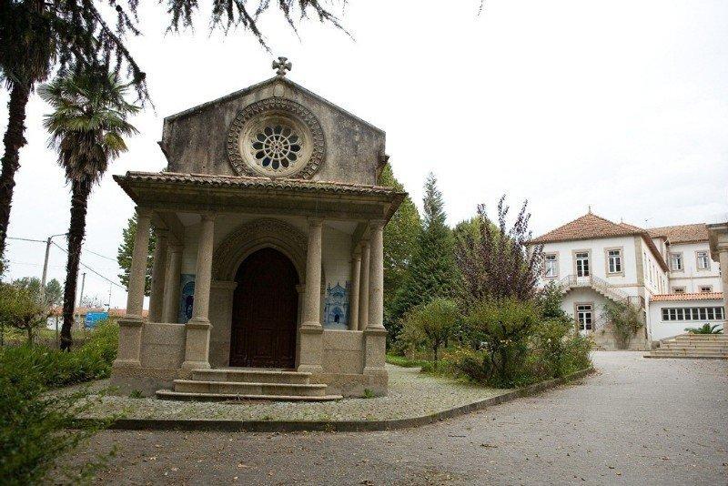 ホテル Inatel Entre-Os-Rios Portela  エクステリア 写真